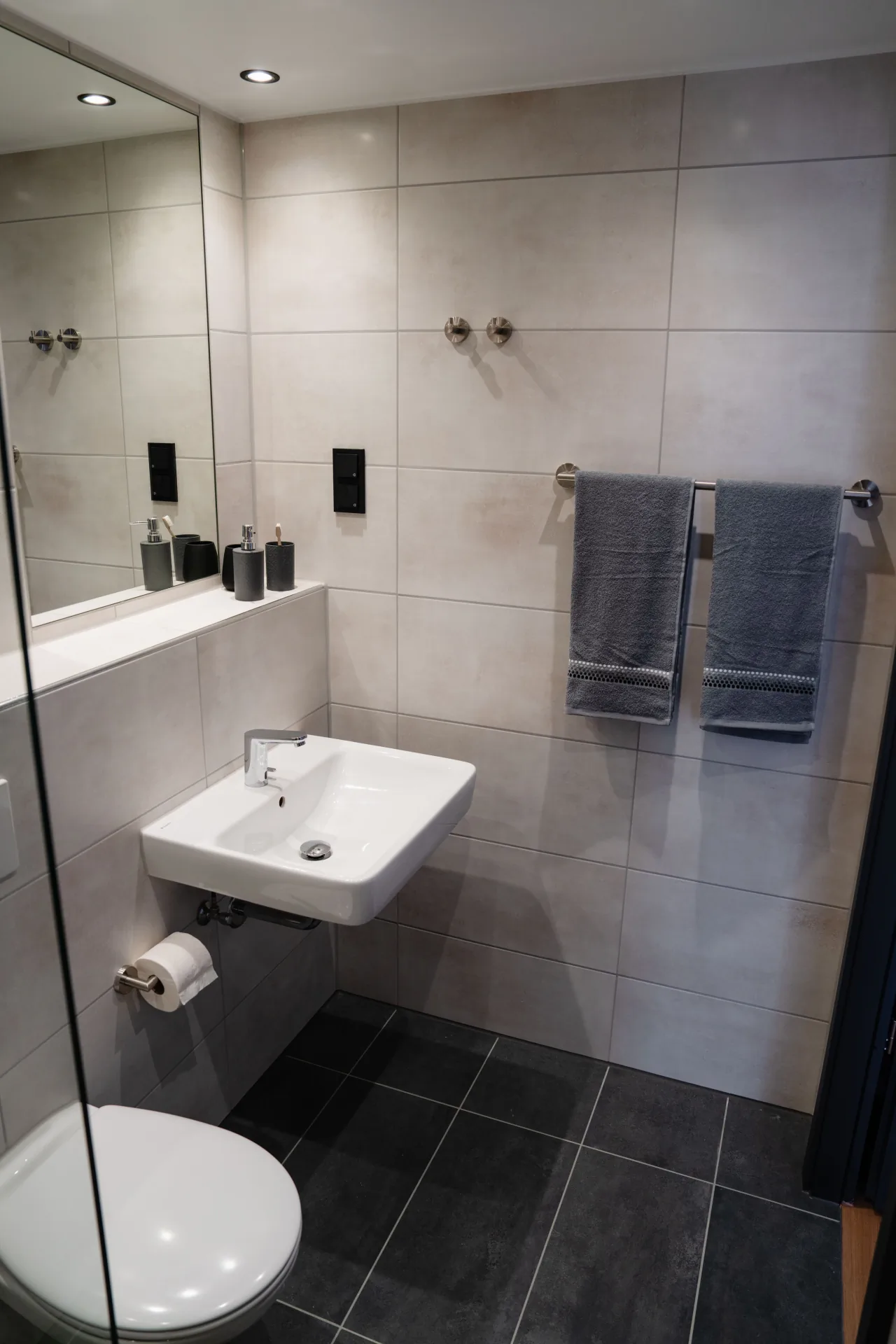 Modernes Badezimmer im Apartment der Eighty-Eight Apartments Nürnberg
